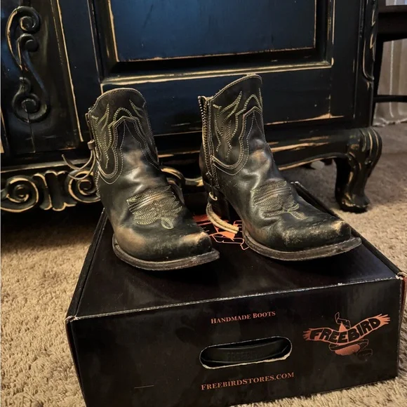 Freebird Wolfie Distressed Black Leather Boots - Picture 4 of 4